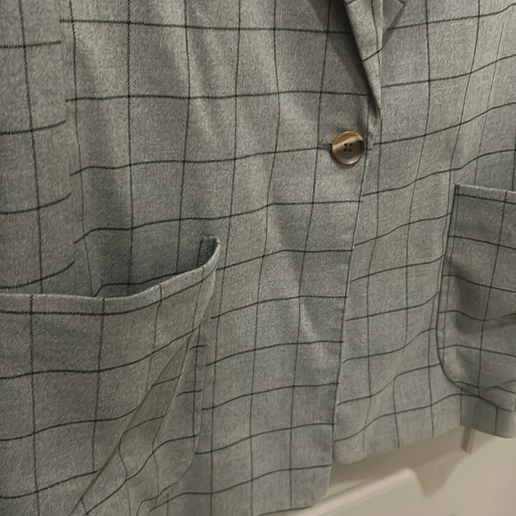 a New Day Grey and Black Plaid Blazer with Tortoise Button and Pockets - Picture 4 of 7